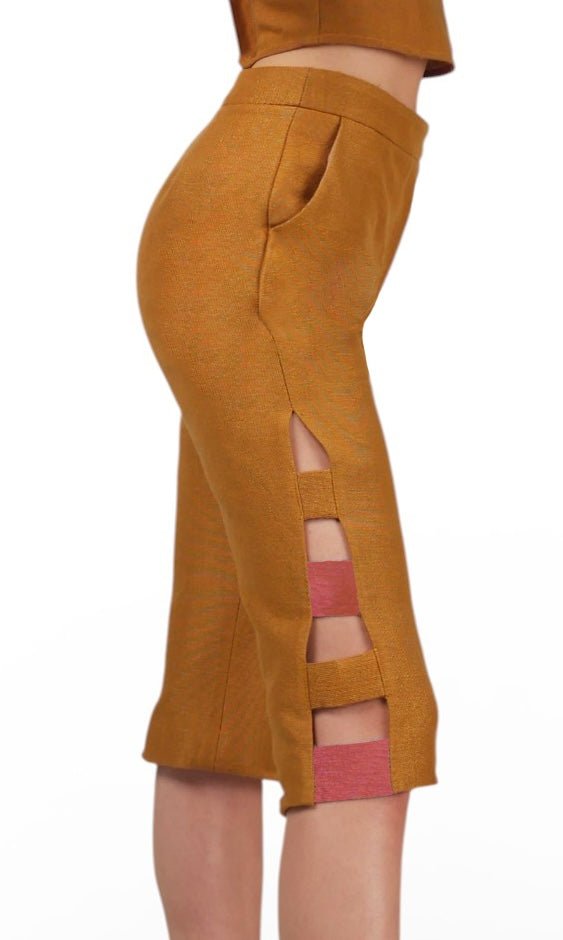 Pantalon Capri Pasadores Beige - Adriana Cobo